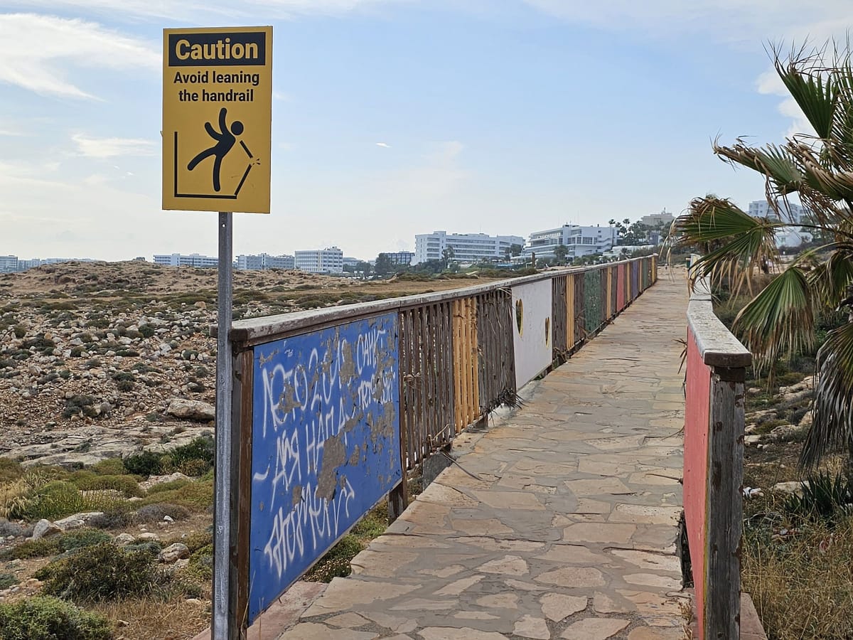Ayia Napa, Fußweg am Meer